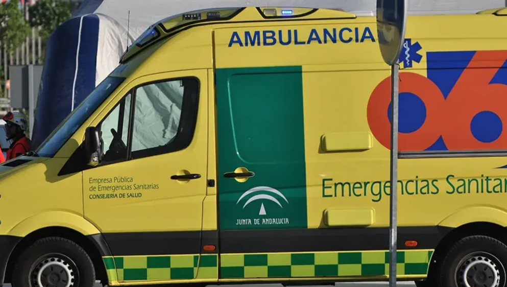  Dos heridos tras caer con su coche a las vías del tren en Linares 