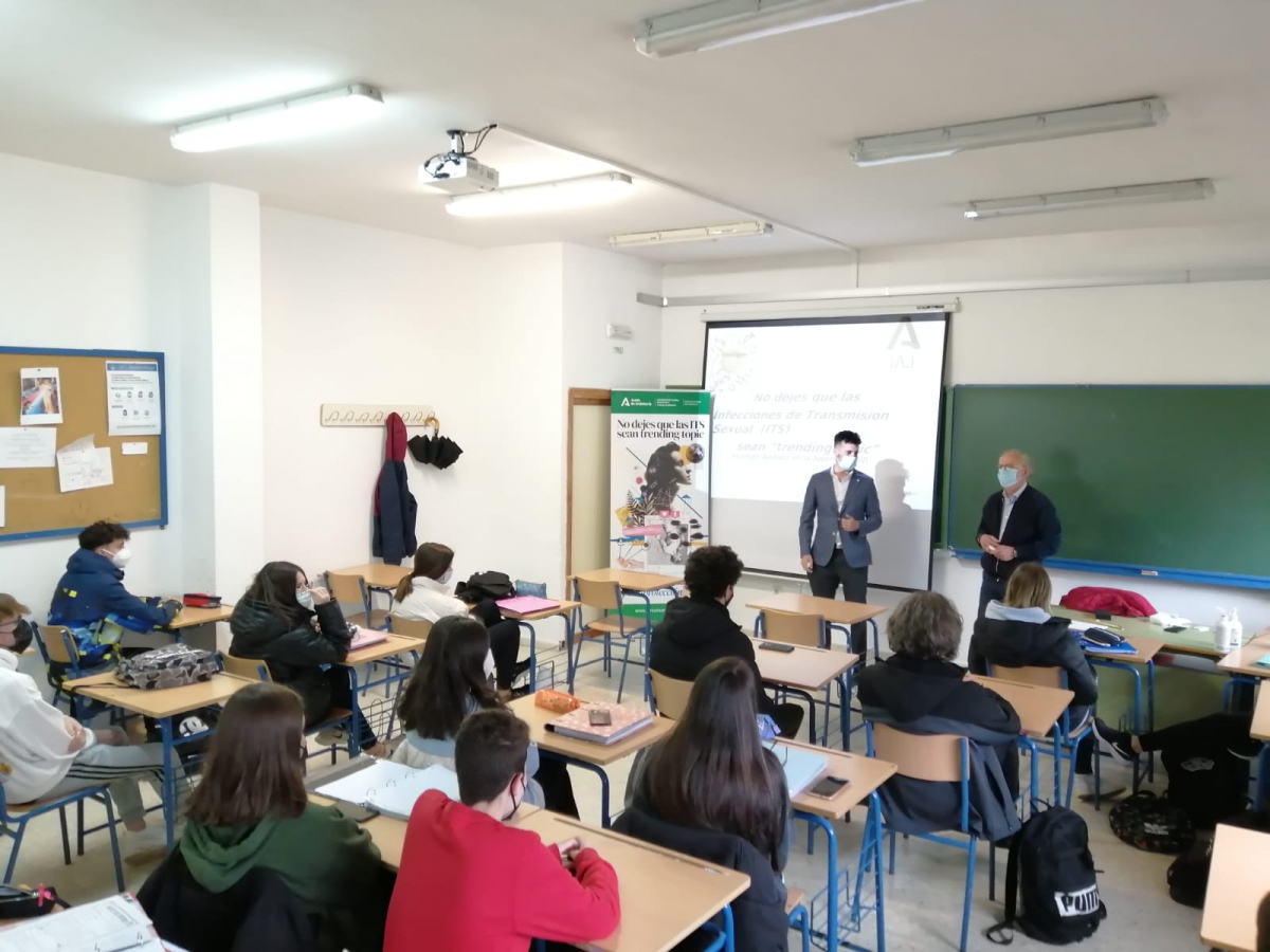  El Instituto Andaluz de la Juventud imparte un taller para prevenir las ITS 