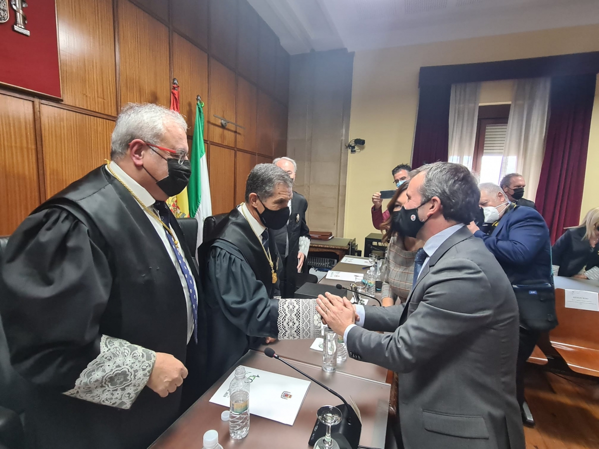  El alcalde felicita al presidente del TSJA, Lorenzo del Río 