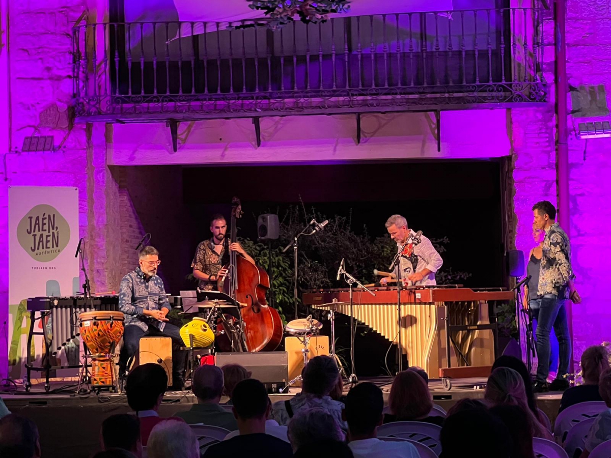 Los 10 Mejores Cantaores De Flamenco La capital, al compás del mejor flamenco | ExtraJaén
