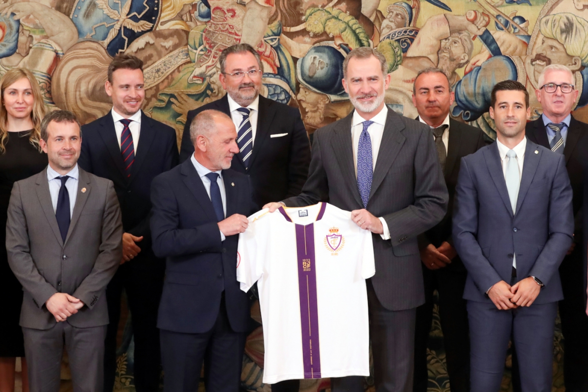 El Rey Felipe VI recibe a una delegación del Real Jaén en la Zarzuela