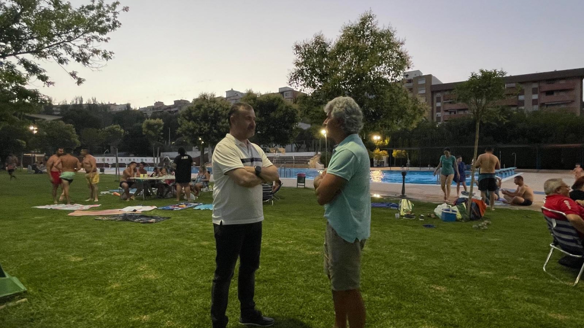  El PSOE critica el cierre de la piscina de La Salobreja en horario nocturno 