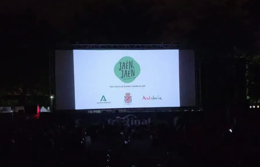  Jaén se promociona en el Cine de Verano La Bombilla de Madrid 