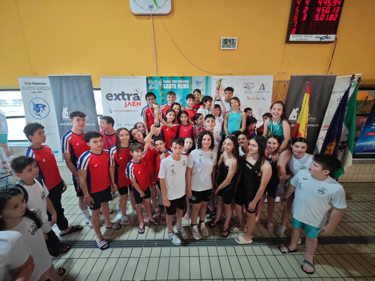  200 nadadores andaluces participan en el torneo del club Santo Reino 