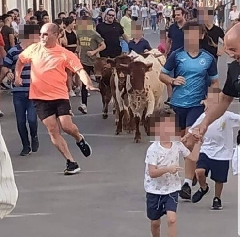  Castellar celebra un encierro taurino con menores de edad 