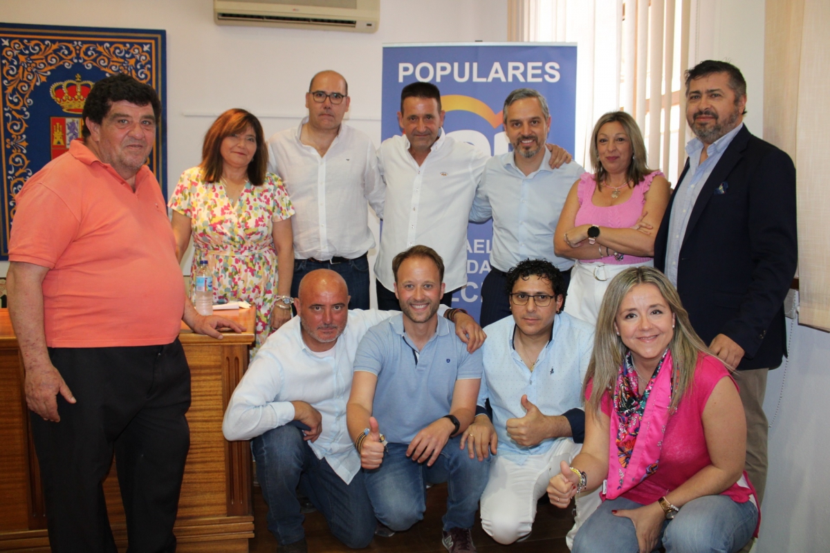  Bravo mantiene un encuentro con afiliados del PP de Vilches 