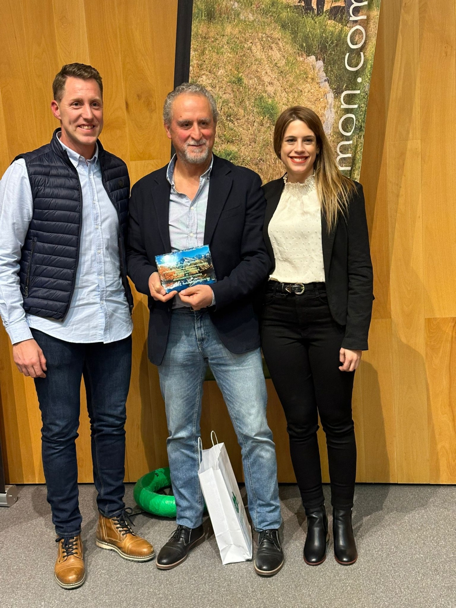  Premio Institución de la FADMES a Cazorla 