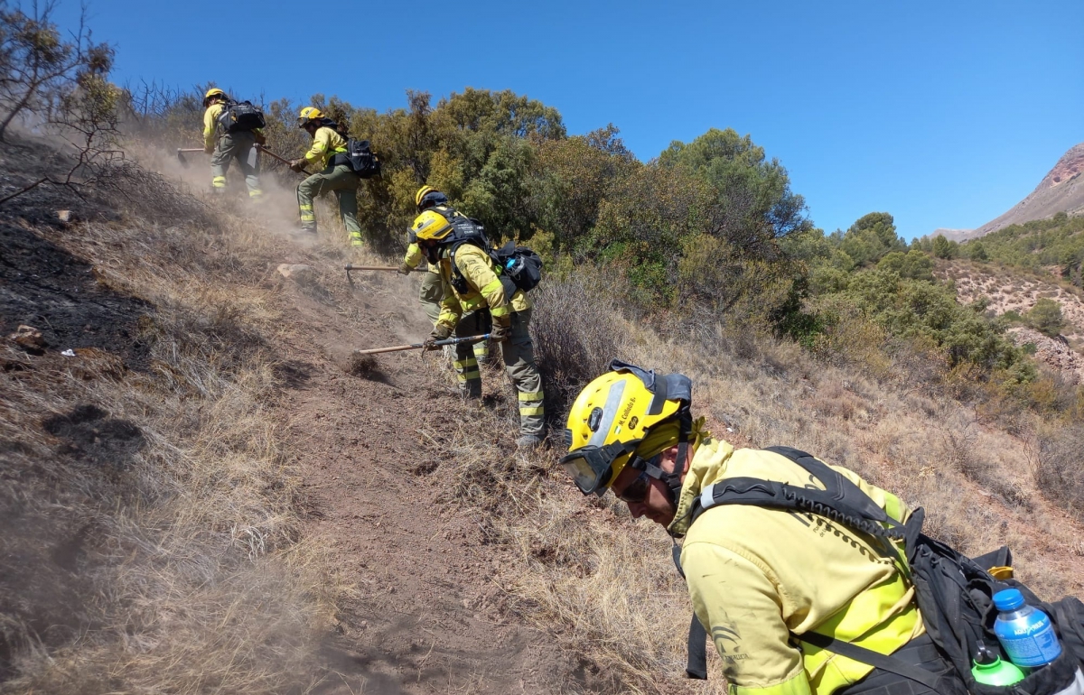  El Infoca continúa trabajando para controlar el incendio de Jódar 