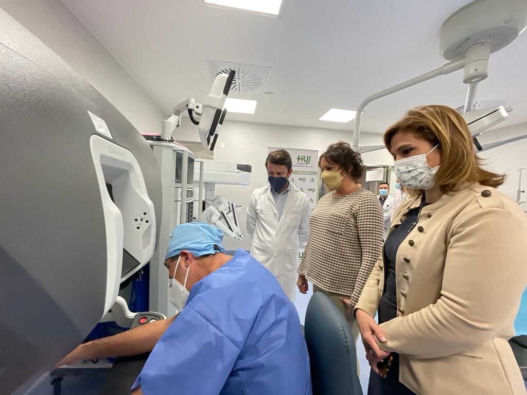  El hospital de Jaén instala el equipo de cirugía robótica Da Vinci 