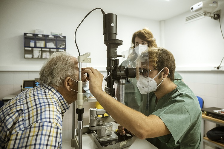  El Hospital de Jaén crece en trasplantes de córnea 