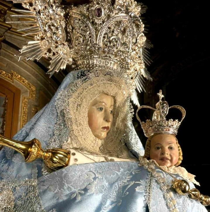  La Virgen de la Capilla viste un nuevo rostrillo de encaje 