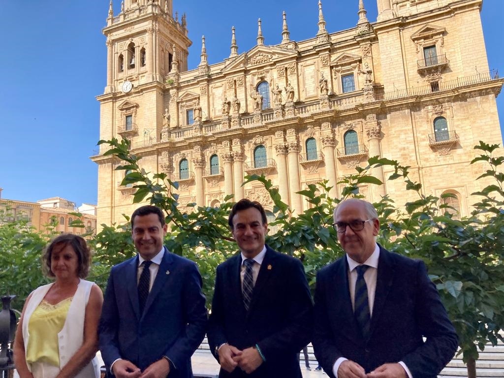  Moreno se compromete a ser "un fiel aliado" del Ayuntamiento de Jaén 