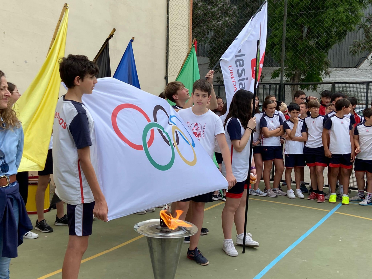  La antorcha escolar olímpica sigue recorriendo los colegios de Úbeda 