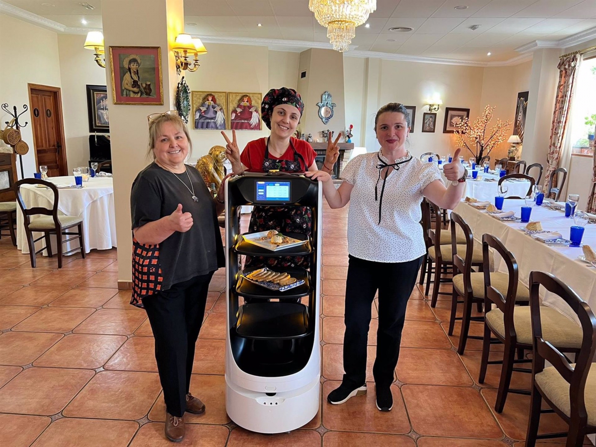  Un hotel de Burunchel, primero en Andalucía en incorporar un robot 
