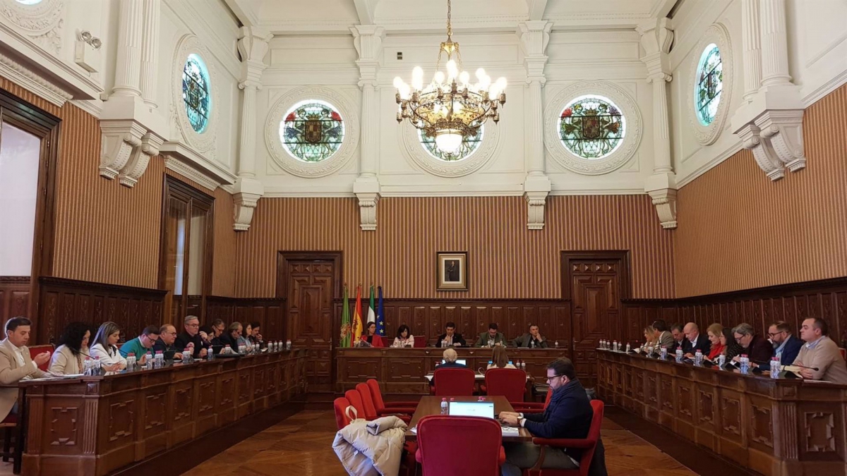  El pleno de Diputación pide que se agilice el puerto seco de Linares 