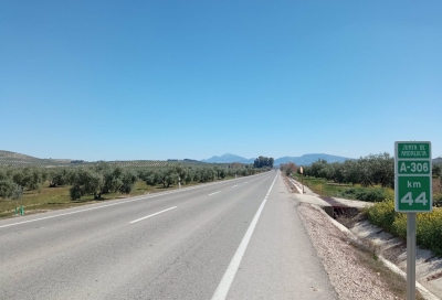  El PSOE afea "el parcheo de 15 km" de la A-306 
