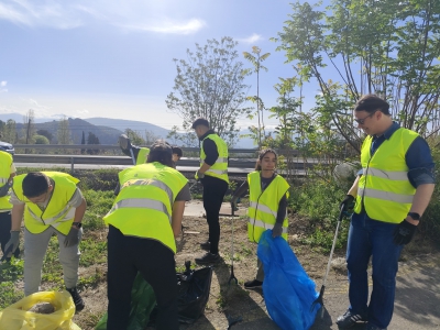  Escolares de San Andrés recogen basura en el Lavadero Fuente de la Peña 