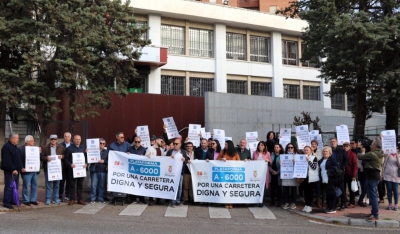  Convocan una marcha en coche para exigir a la Junta el arreglo de la A-6000 