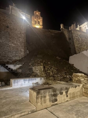  Trabajan en la muralla del Alcázar de Arjona tras el derrumbe 
