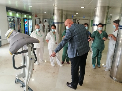  El Hospital de Jaén incorpora 12 grúas para la movilización de pacientes 