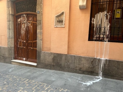  La sede provincial del PSOE en Jaén aparece con pintura en su fachada 
