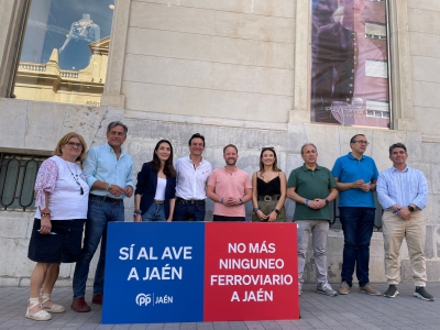  El PP recoge firmas "contra el ninguneo ferroviario" de Jaén 