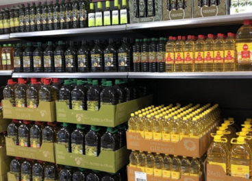  El aceite de oliva no para de subir en supermercados, pero baja en origen 