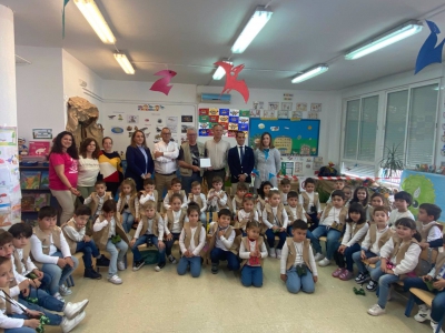  Alumnos se adentran en el mundo "maravilloso" de los dinosaurios 