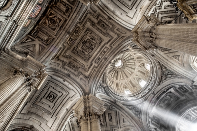  La catedral de Jaén, por los altos andamios de la luz 