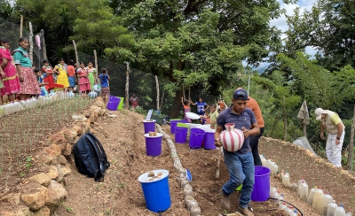  Investigadores de la UJA instalan el ‘árbol de lluvia’ en Guatemala 