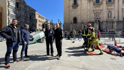  La plaza de Santa María ha sido hoy escenario de 'rescates' 