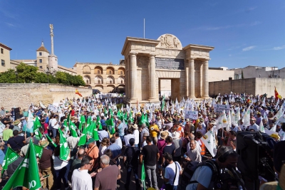  Unos 6.000 agricultores, un millar de Jaén, protestan en Córdoba 