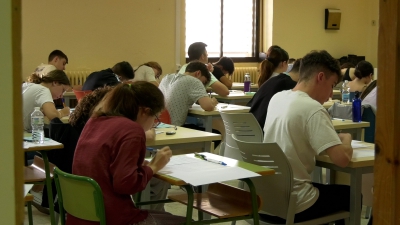  Casi 600 estudiantes se examinan en Úbeda durante el primer día de PEvAU 