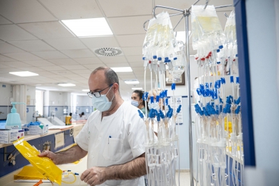  El Hospital desarrolla un centenar de ensayos clínicos oncológicos 