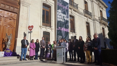  Jaén se tiñe de morado para luchar contra la violencia de género 