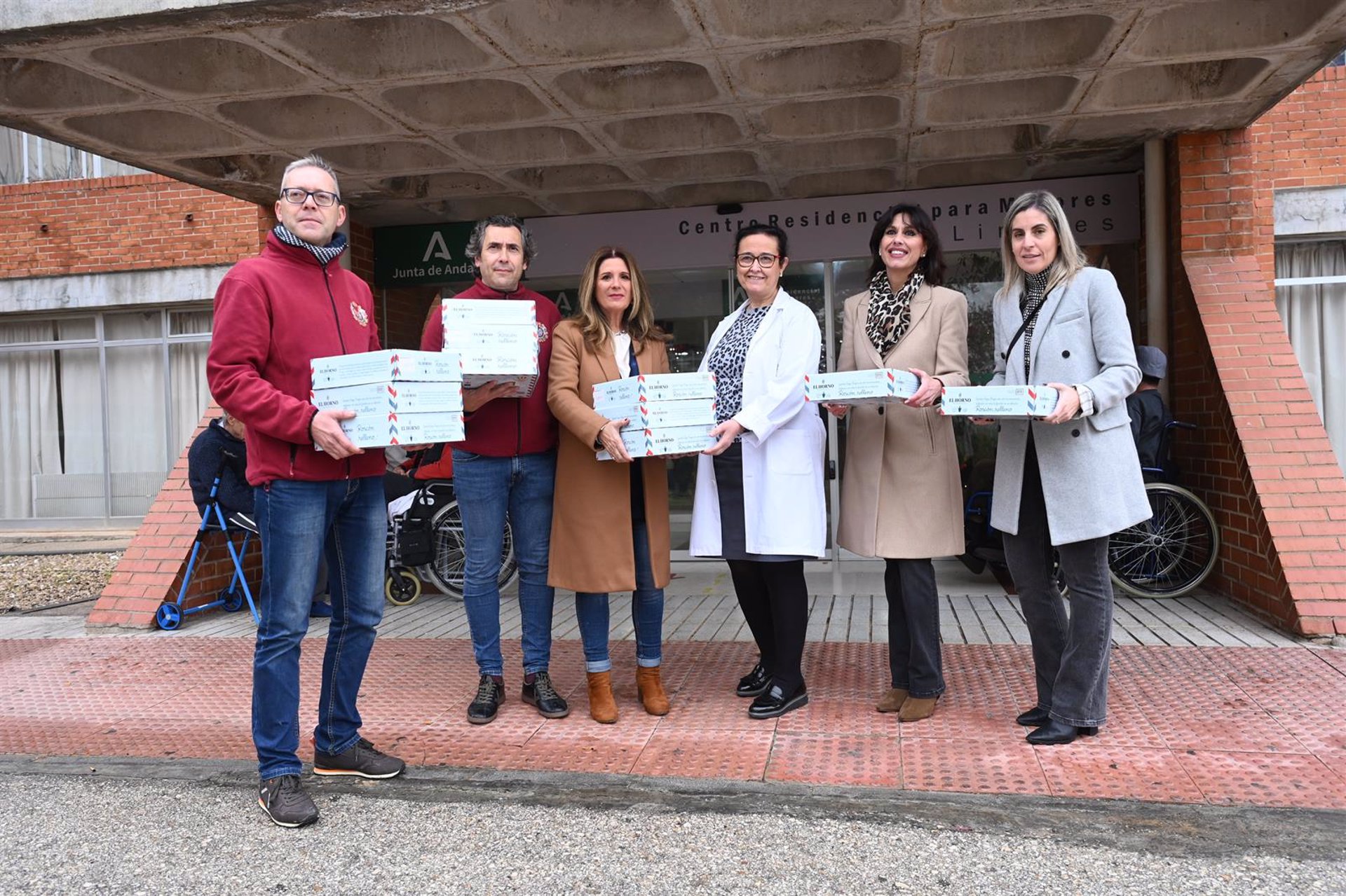  Reparten 180 roscones de Reyes en residencias y centros sociales de Linares 