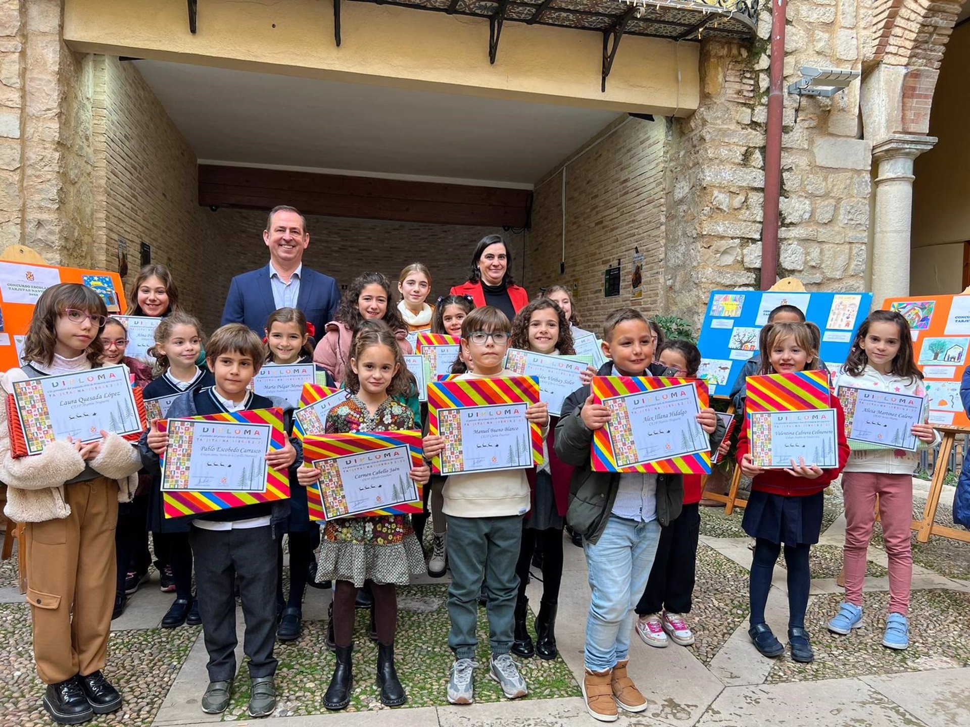 Casi 800 escolares participan en el Concurso de Tarjetas Navideñas 